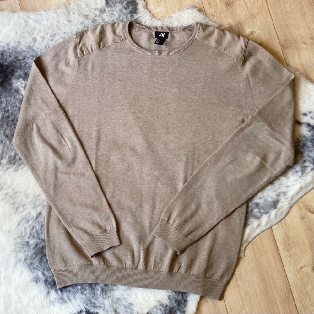 H&M Men’s crewneck + shoulder patch sweater Sz L